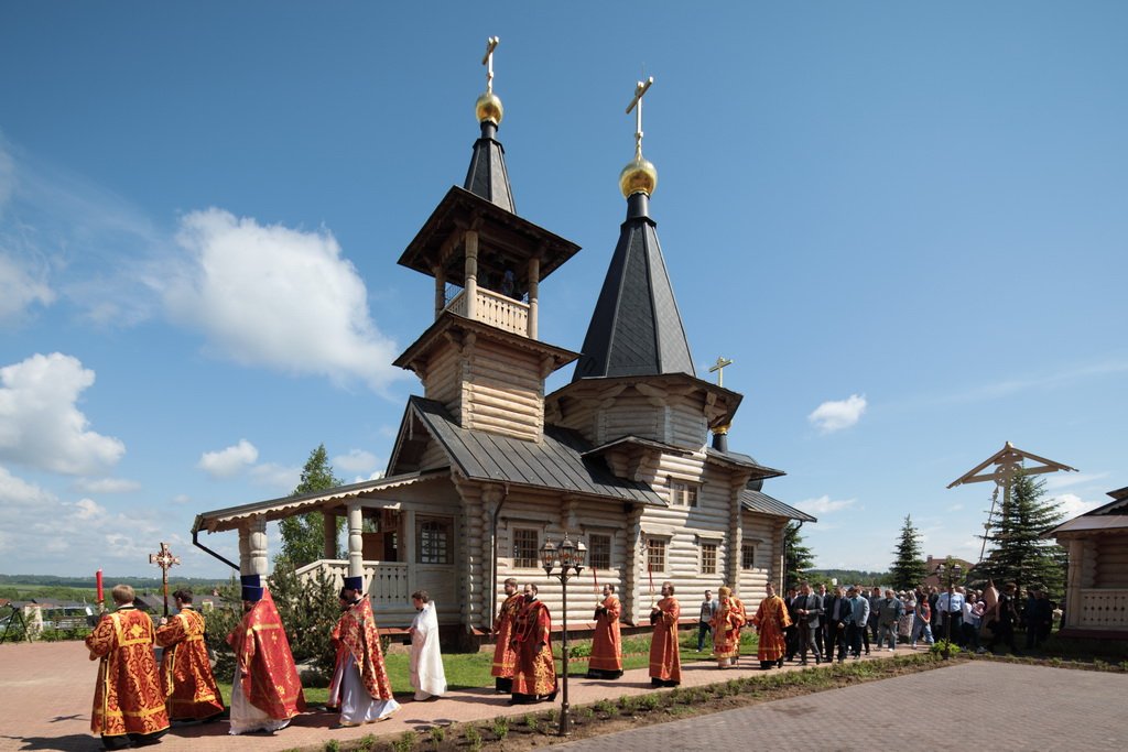 Бушарино одинцовский. Михайло-Архангельский храм Бушарино. Храм Одинцовский Бушарино. Храм Архангела Михаила в Бушарино. Церковь Казанской иконы Божией матери, деревня Бушарино.