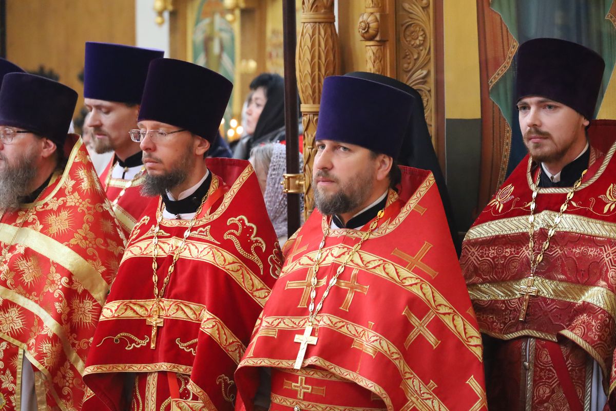 Батюшки в церкви Новозыбков