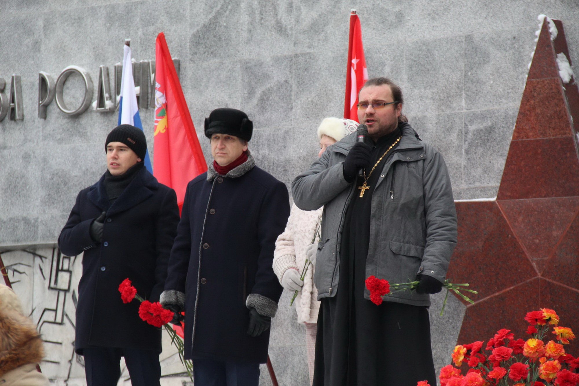 Митинг к 9 мая 79 годовщина. Митинг 79 годовщине ВОВ. Митинг, посвященный 79 годовщине со дня Победы в ВОВ. Митинг на братских могилах на БВ В Дубне фото.