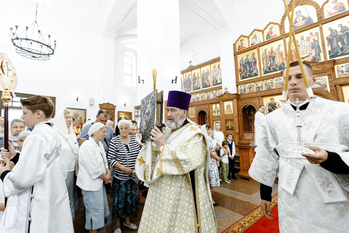 Храм преображения в долгопрудном расписание богослужений. Храм Преображения Господня (Кинешма). Храм Преображения Господня в Люберцах.