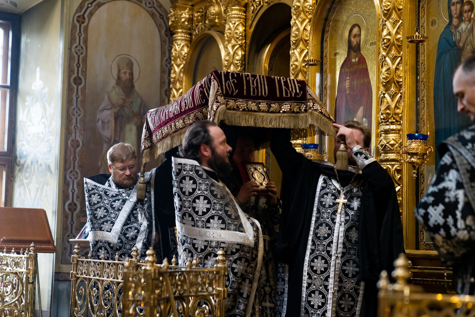 Подольск Троицкий храм богослужения