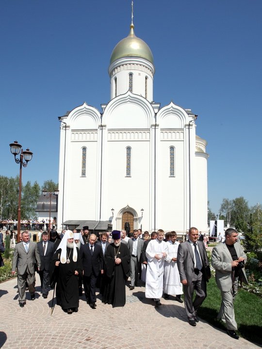 Церковь в усово. Спасская Церковь в Усово. Усово тупик Церковь. Храм в Усово на Рублевке. Усово достопримечательности.