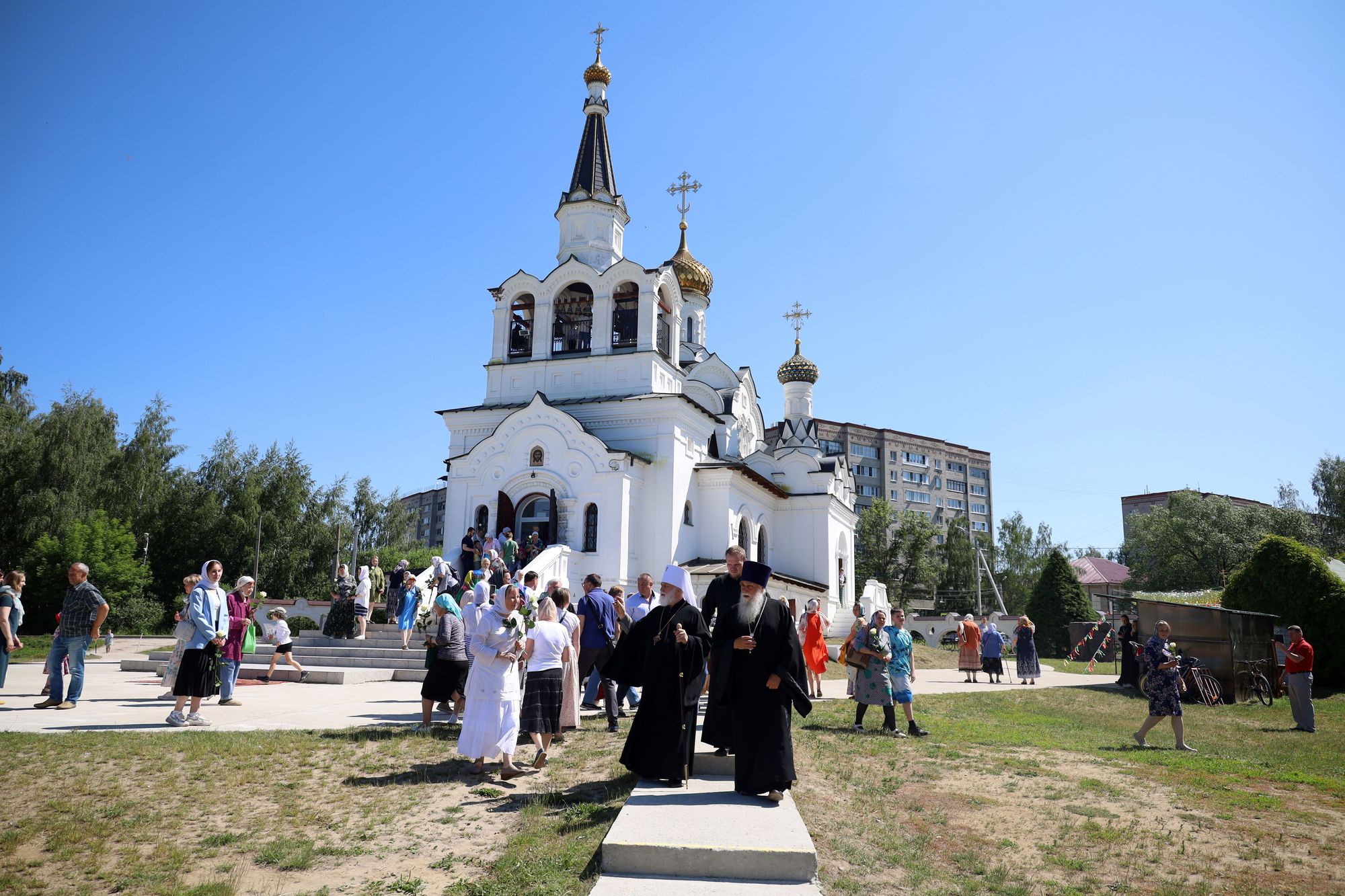 Погода в белоозерский на 14. Храм. День города Белоозерский. Российские церкви.