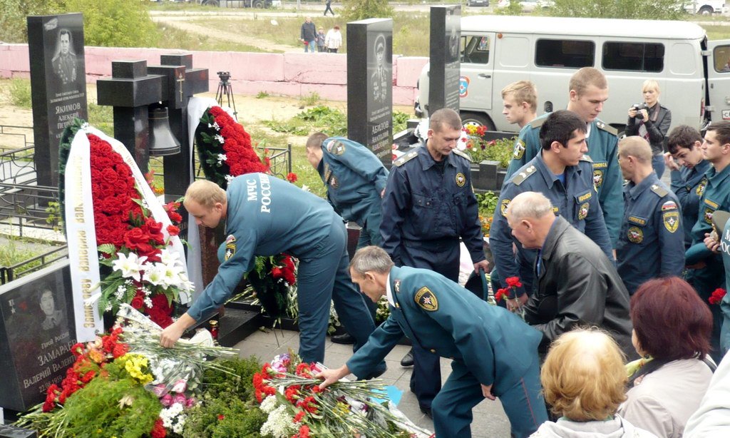 Спецназовец убили. Могилы спецназовцев погибших в Беслане. Похороны сотрудника МЧС.