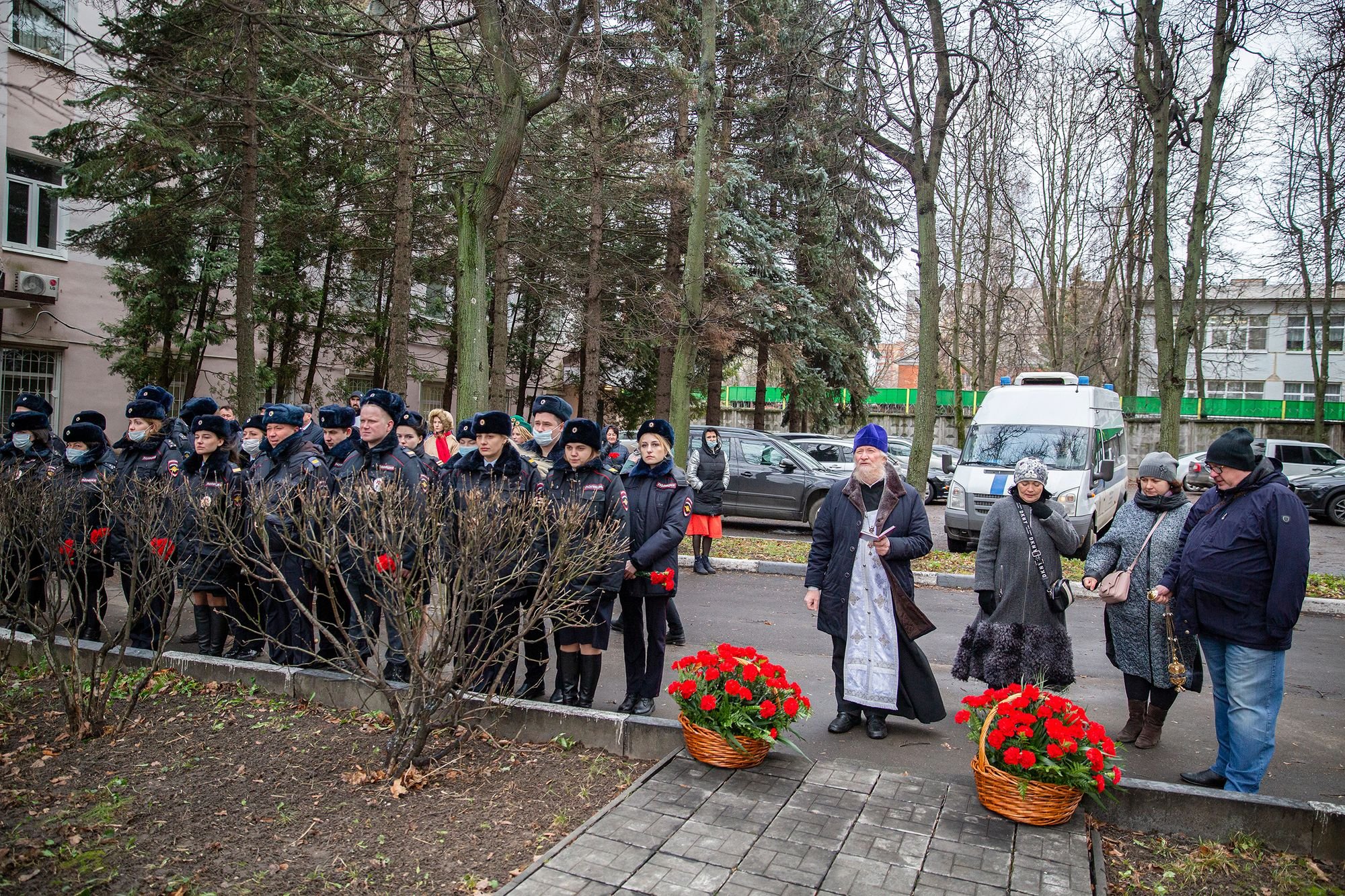 Дело щелково. Памятник погибшим. Памятник погибшим сотрудникам МВД. Открытие в Щелкове 6 декабря памятника. Здание МВД.