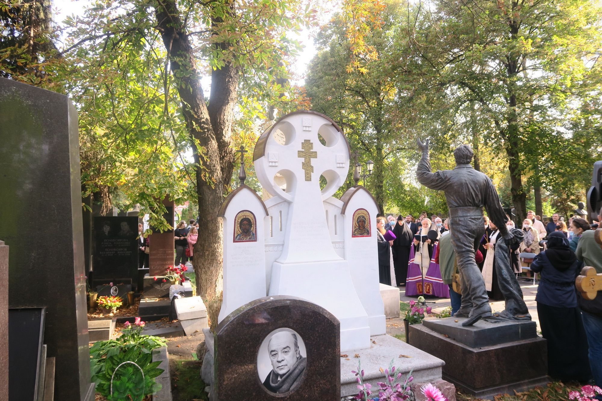 Могила Ильи Глазунова на Новодевичьем кладбище