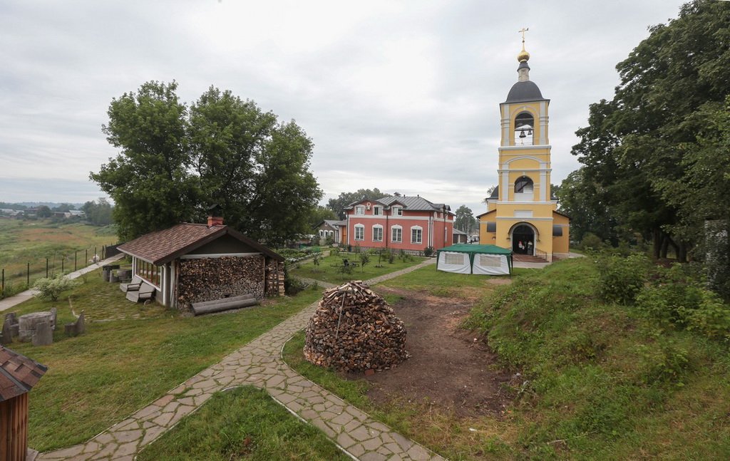 Никольское храм одинцовский. Никольский храм Луцино. Луцино Одинцовский район храм. Село Луцино Звенигород. Луцино храм Николая Чудотворца.