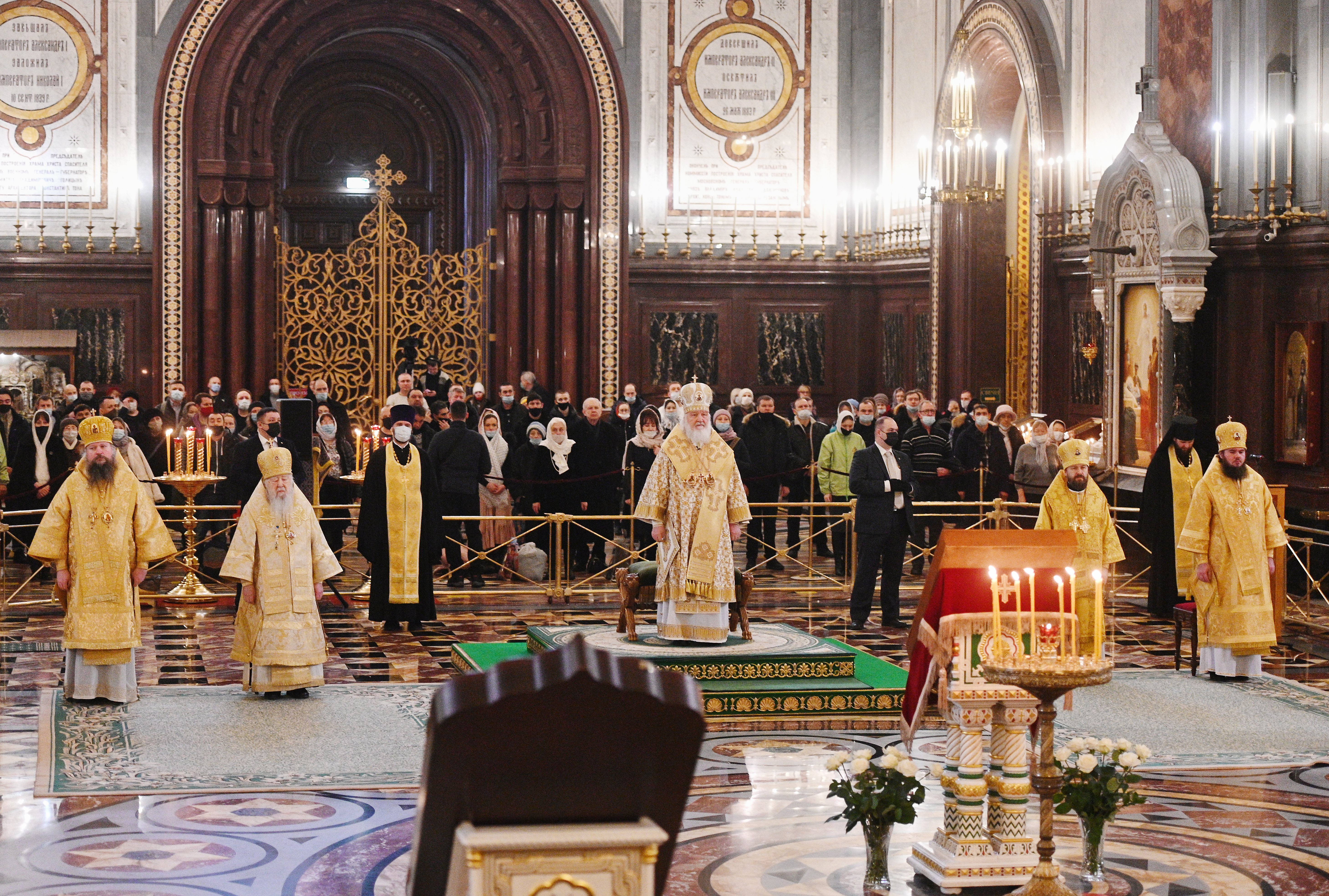 Божественная литургия в храме Христа Спасителя