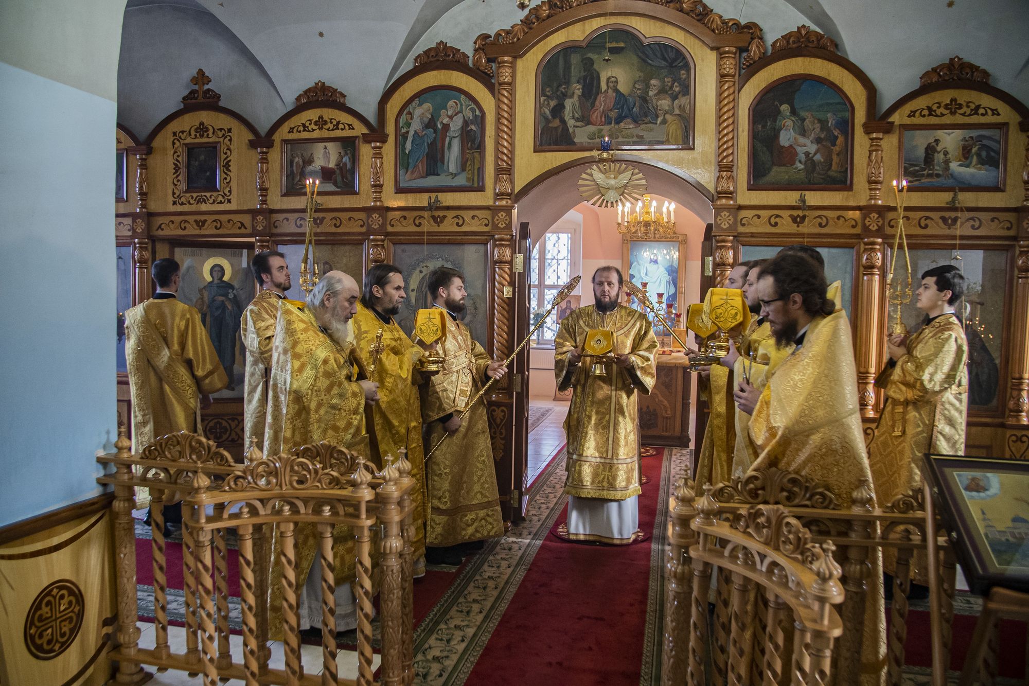 Служба в спасском соборе пенза. Спасский храм Серпухов. Спасский храм Райсеменовское. Подольская епархия. Храм Райсеменовское Серпухов.