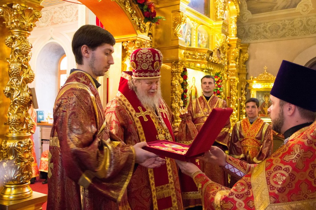 Службы в ноябре в храме. Храм мч Уара в Вешках. Храм Уара Алексей Титов. Отец Василий храм Уара. Храм Уара в Химках настоятель Леонтий.