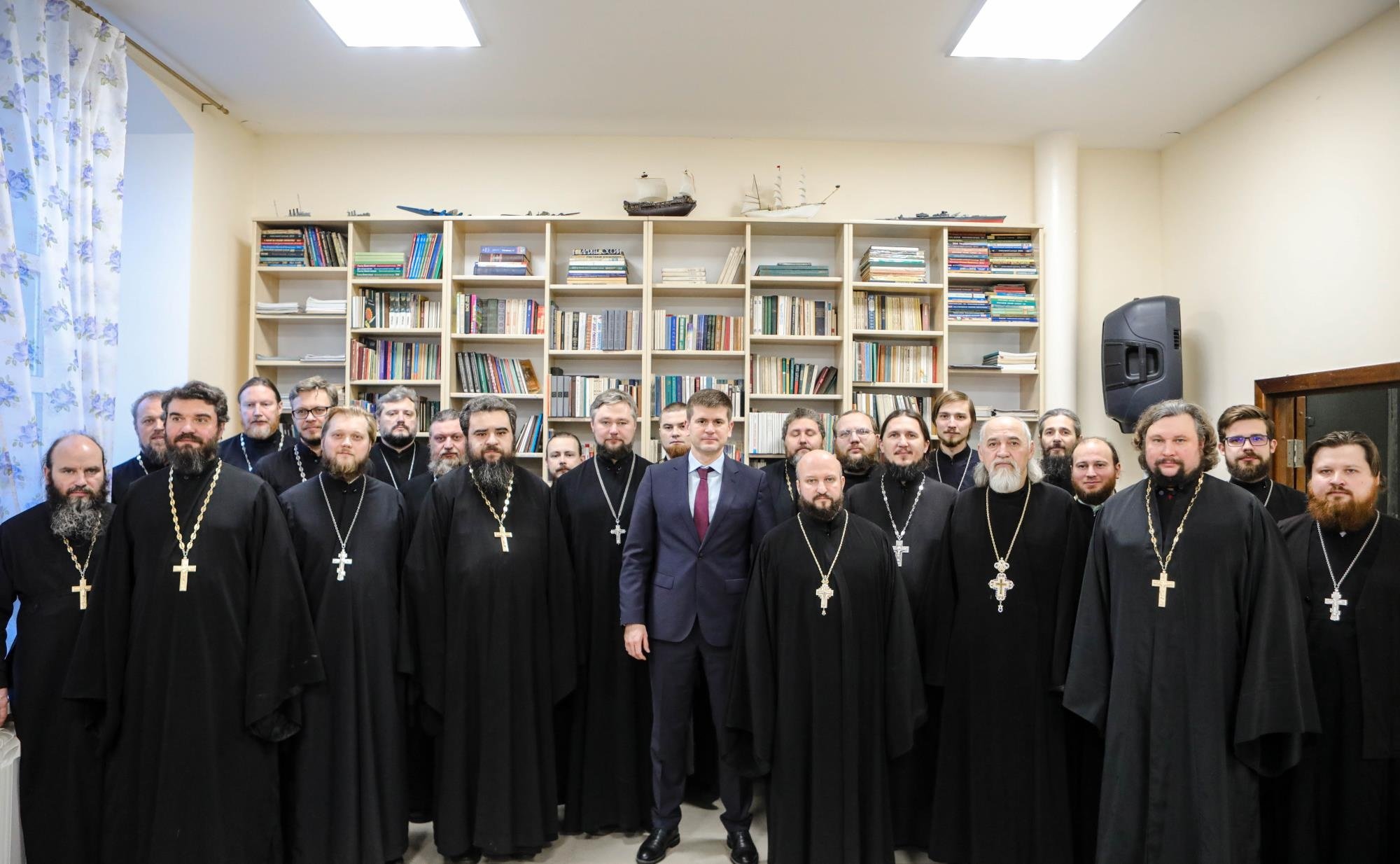 Расписание никольского храма орехово зуево. Служители храмов Орехово Зуевский епархии. Священнослужители в Орехово-Зуево. Храм Николая Чудотворца в Орехово-Зуево батюшка. Священники Орехово Зуево.