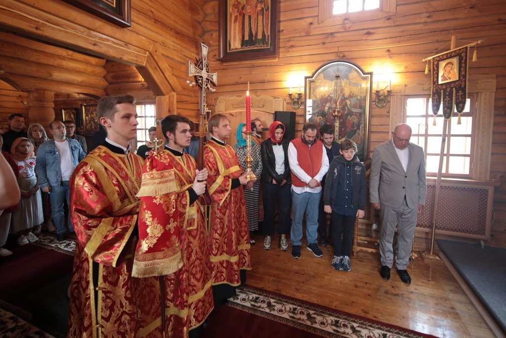 Бушарино одинцовский. Михайло-Архангельский храм Бушарино. Храм в Бушарино Одинцовский район. Храм Архангела Михаила в Бушарино. Усадьба Бушарино Звенигород.