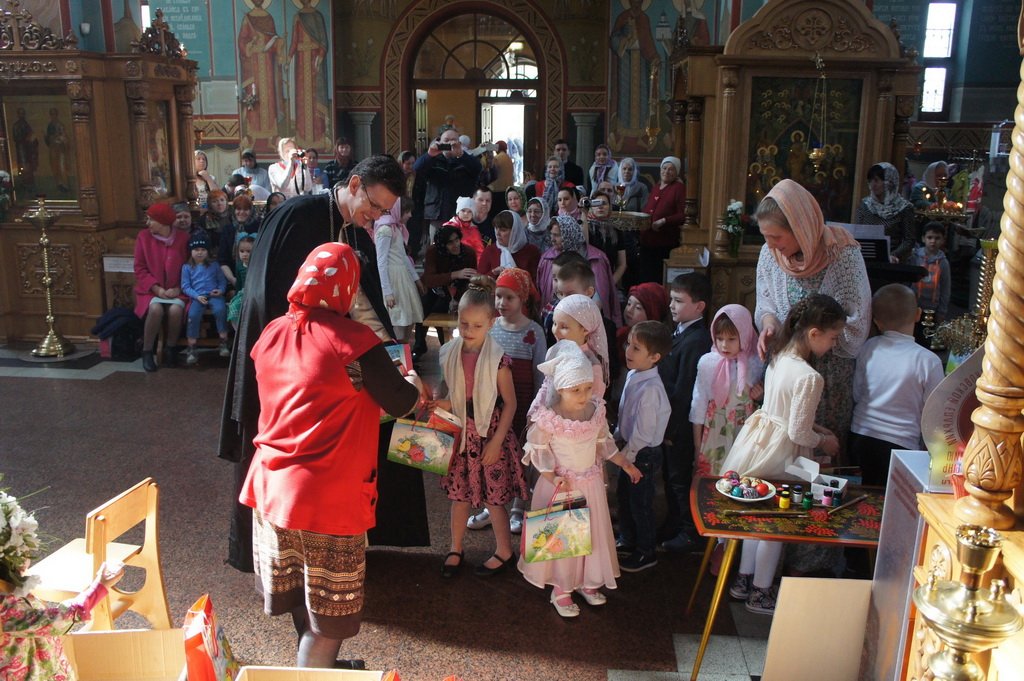 Богослужения в никольском храме наро фоминска. Никольский храм Наро-Фоминск. Рождество Никольский собор Наро-Фоминск. Никольский собор Наро Фоминск реконструкция. Алтарь Никольского храма Наро-Фоминск.