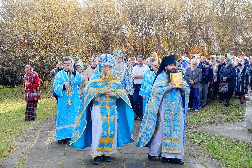 Погода в селе покровском. Церковь в селе Покровское Рузского района. Покровский храм село Покровское. Рузский район село Покровское Покровский храм. Батюшка Покровское Рузский район.