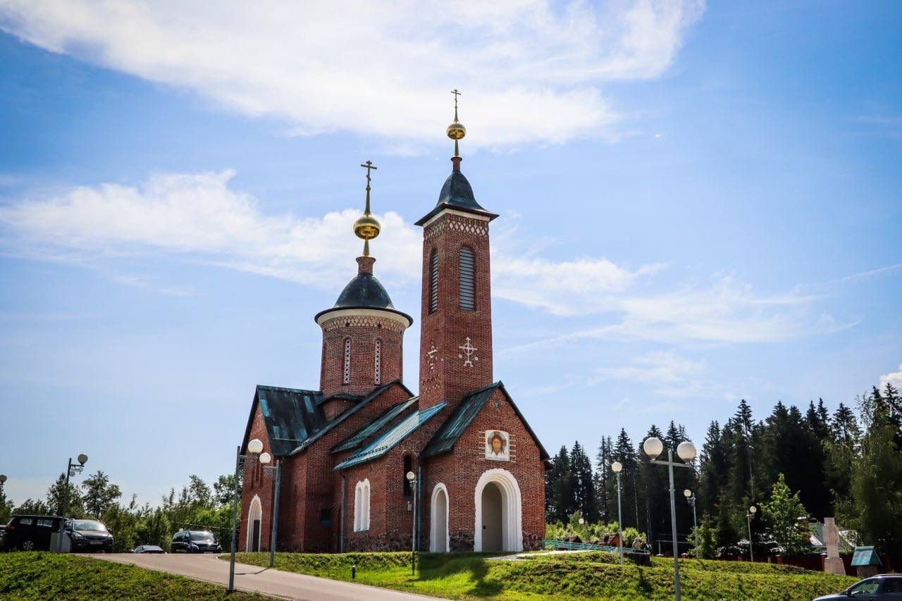 Всехсвятская Церковь Шаховская. Железнодорожный поселок храм. Храм поселение Московский. Церковь в поселке Свердлова.