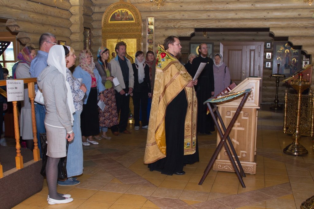 Георгиевский храм подольск. Георгиевский храм Подольск крещение. Георгиевская Церковь Подольск днем. Георгиевская Церковь Подольск вечером.