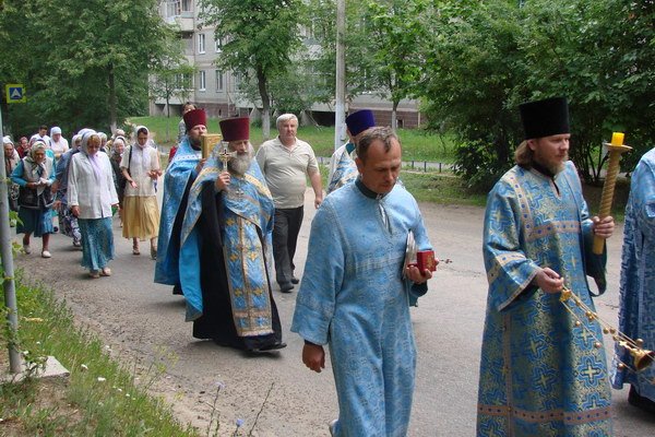 Погода в любучанах на неделю. Любучаны храм. Церковь в Любучанах. Школа в Любучанах Чеховский район. Район поселка Любучаны городского округа Чехов.