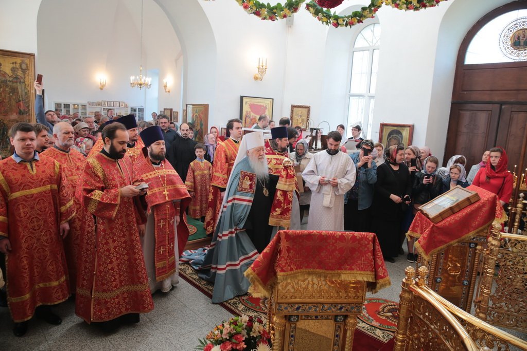 Богослужение в никольском храме солнечногорска. Фото храма в Бужаниново изнутри. Храм Федора Ушакова в Южном Бутово расписание богослужений.