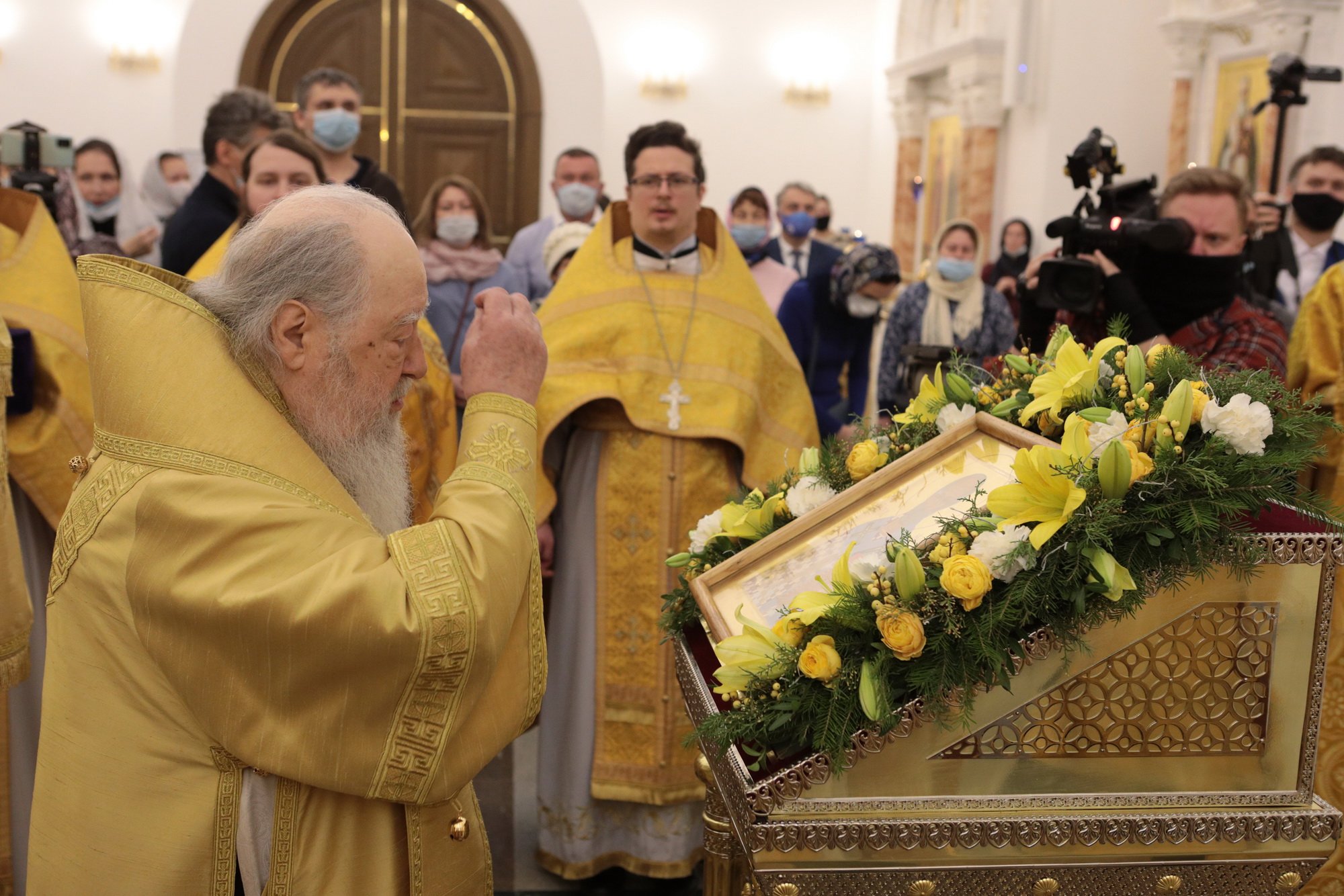 Никольском соборе красногорска. Успенский храм Красногорск внутри икона Николая Чудотворца. Успенский храм Красногорск.