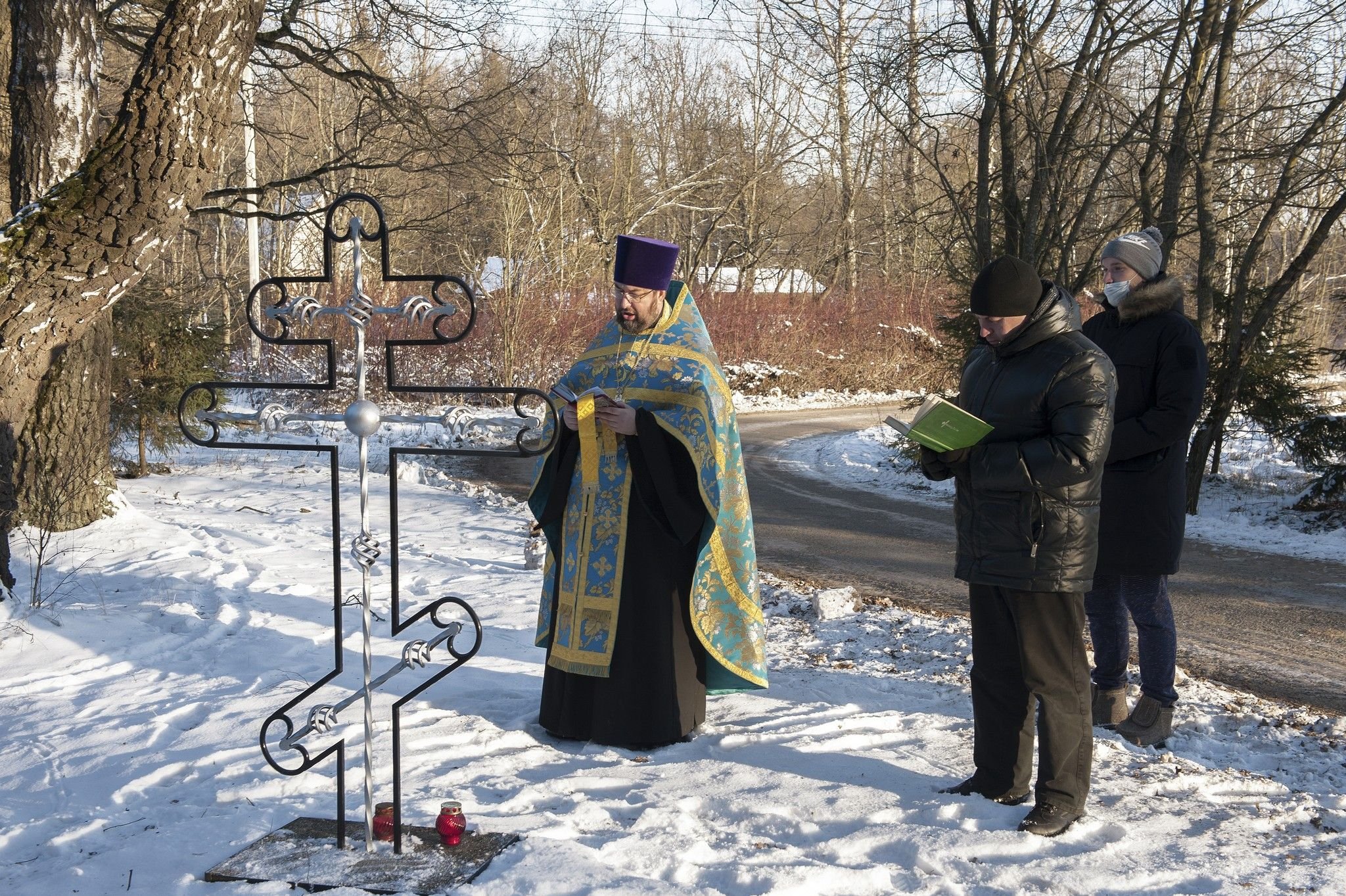 Село садки. Протоиерей Александр Орлов Садки. Иоанно-Предтеченский храм с. Садки Истринский район. Молебен в Воскресеновке. Село Истринский район Троицкая отец Геннадий.