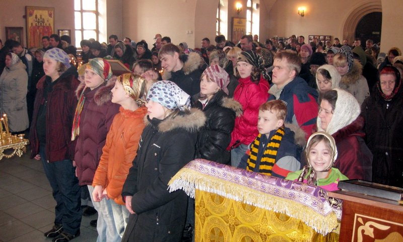 Георгиевский храм дедовск расписание. Настоятель храма Дедовск. Батюшка дедовской церкви. Хор в храме Дедовска. Г. Дедовск Церковь Воскресение.