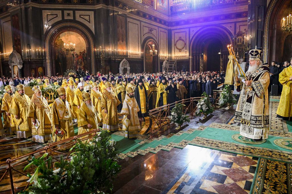 Великая вечерня. Рождество богослужение в храме Христа Спасителя. Рождественская служба в храме Христа Спасителя. Рождественская литургия в храме Христа Спасителя 2000. Rozhdestvenskaja sluzhba v hrame Hrista Spasitelja.