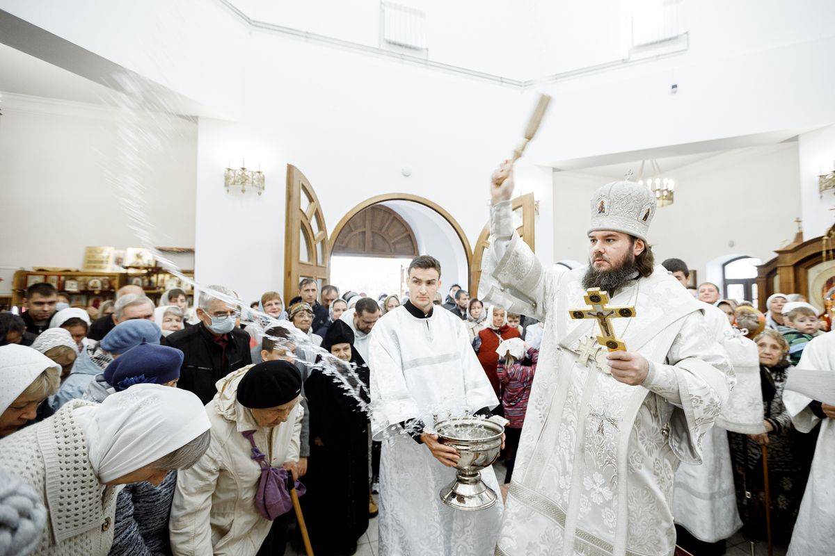 Великое освящение храма введения в Вешняках