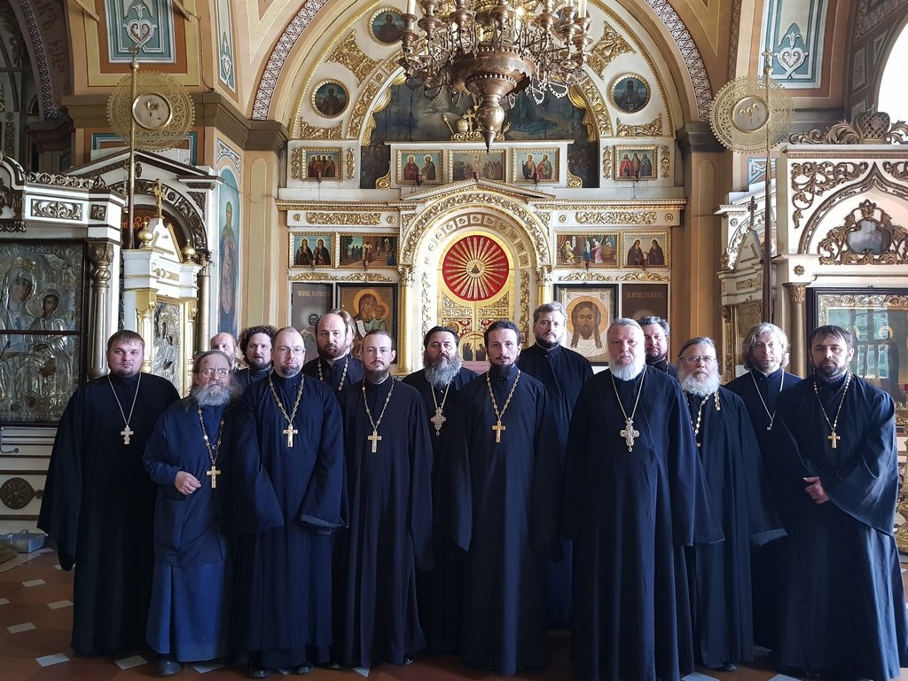 Благочинный храма. Пятницкий храм Туголес. Лузгарино Шатура священник. Лузгарино храм. Село Туголес Шатурского района храм Пятницкий.