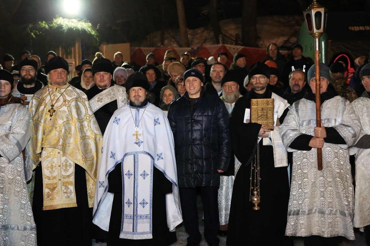 Богослужения в храме георгия победоносца в долгопрудном. Освящение иордани на крещение.