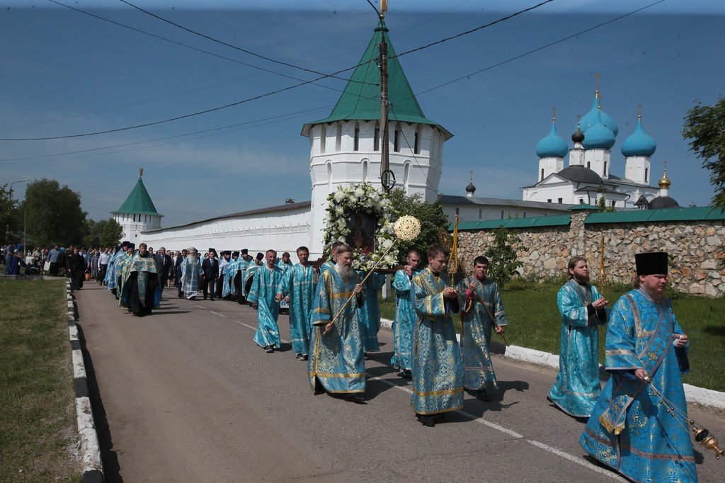 Серпухов монастырь неупиваемая. Серпухов Мон. ИК. Неупиваемая чаша. Серпухов Неупиваемая чаша крестный ход расписание. Игумен мужского монастыря в Серпухове на сегодня. Серпухов не упиваемся чаша.