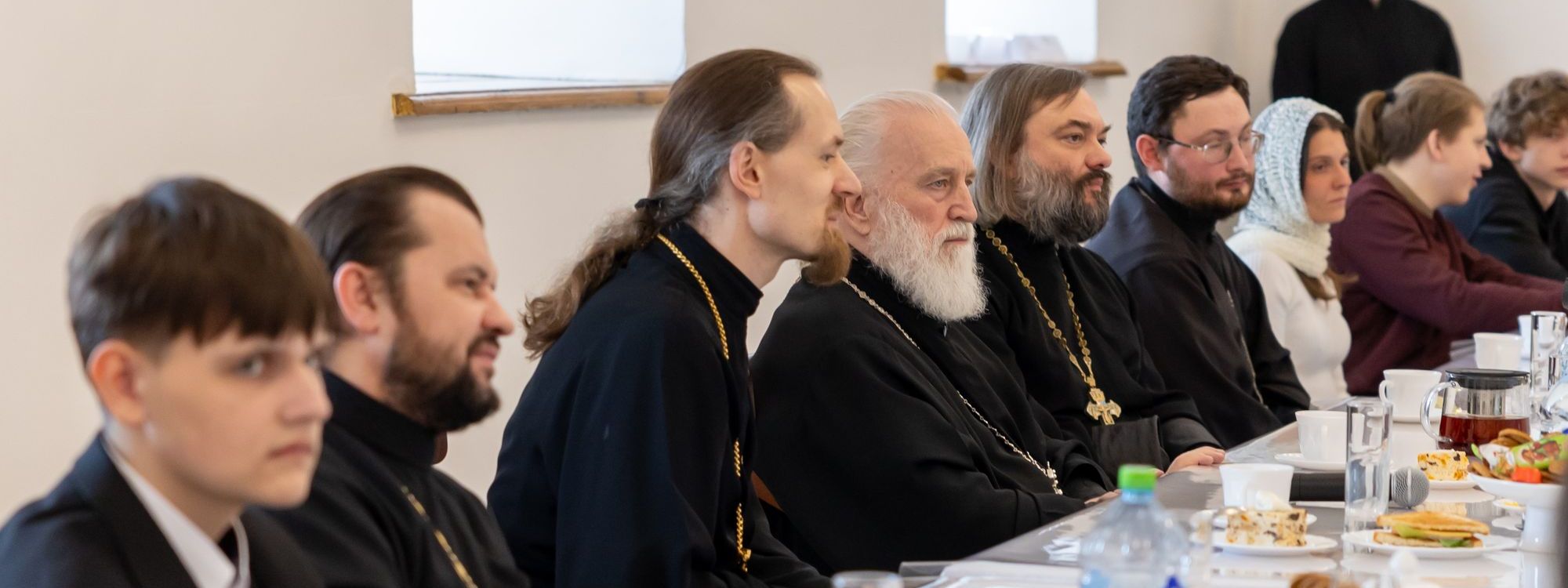 Встреча митрополита Крутицкого и Коломенского Павла с молодёжными активистами