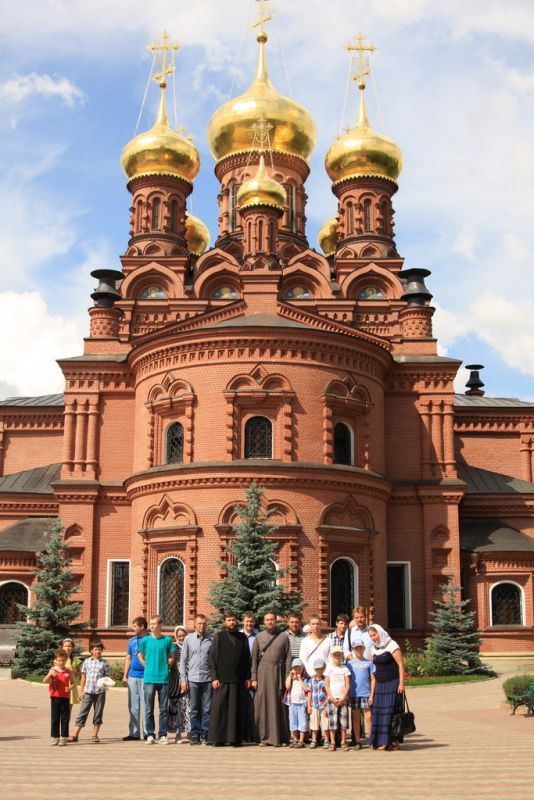 Никольское храм одинцовский. Никольская Церковь Дарьино. Церковь Николая Чудотворца в Дарьино. Храм храм Дарьино. Гефсиманский Черниговский скит крещение новорожденных.