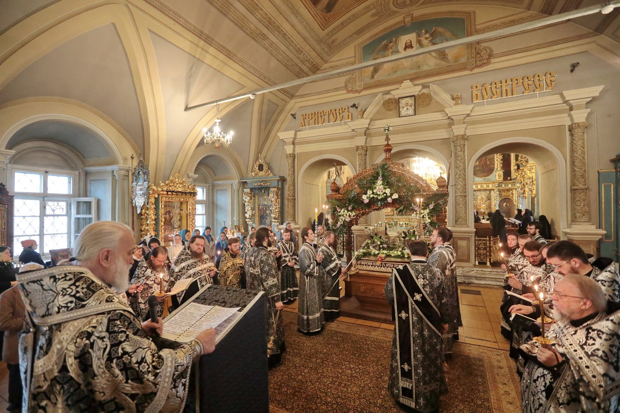 Ярмарка в лавре спб. Духовенство Новодевичьего монастыря в СПБ. Утреня богослужение. Женский монастырь СПБ.