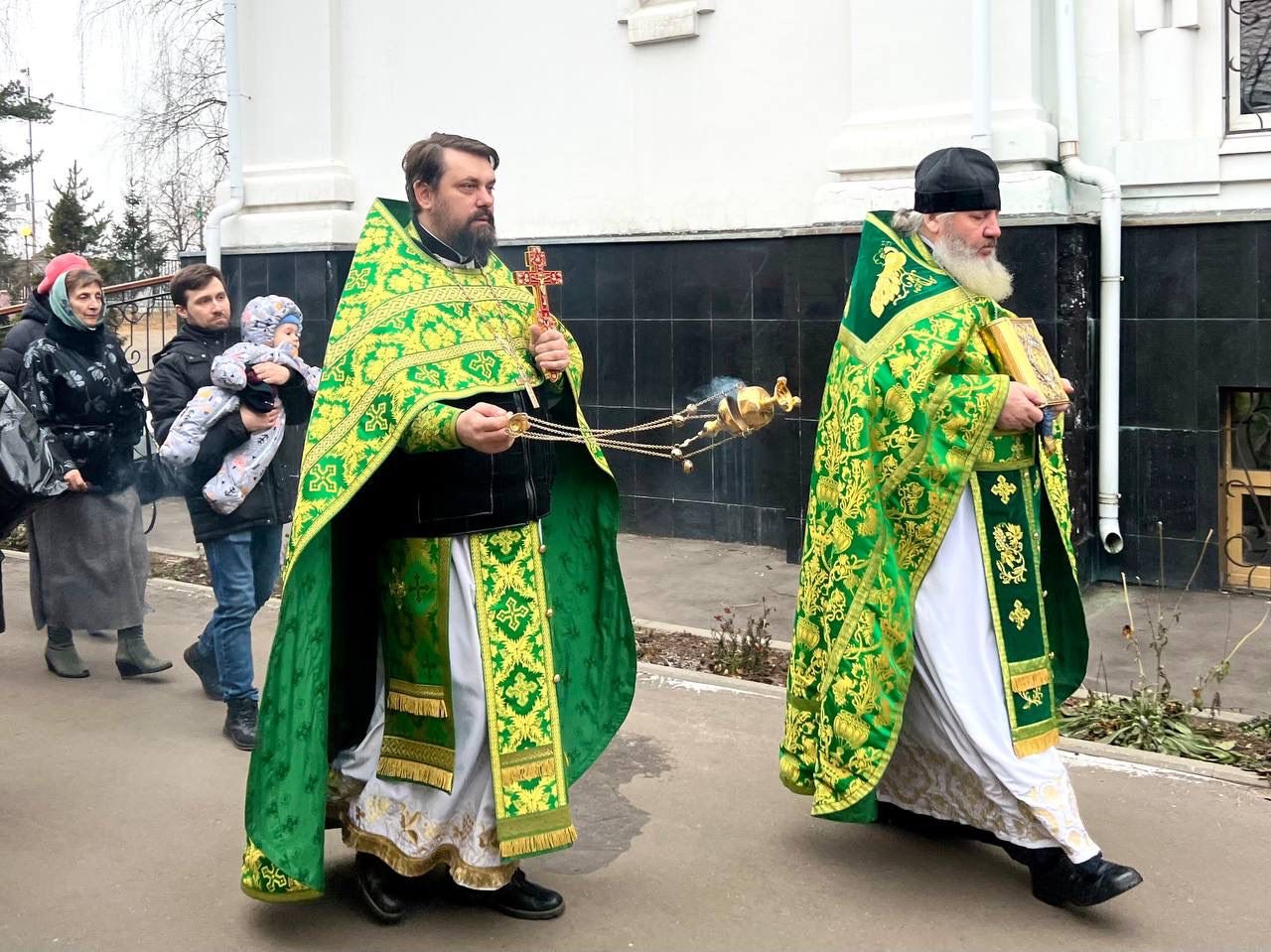 Божественная литургия в храме Преображения Господня Пантелеимоновского прих...