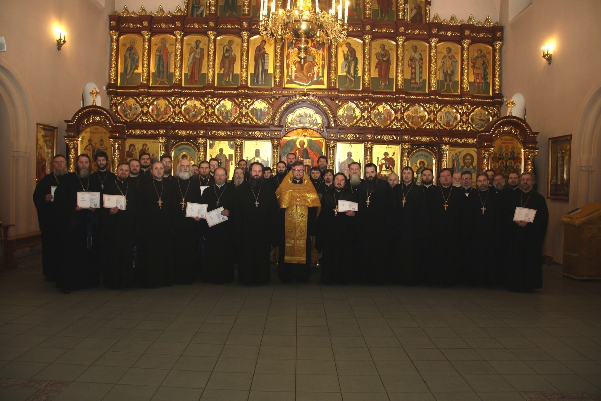 Георгиевский храм дедовск расписание. Георгиевский храм Дедовск. Георгиевский храм г Дедовск фото. Форма священника в церкви. Московская Церковь.