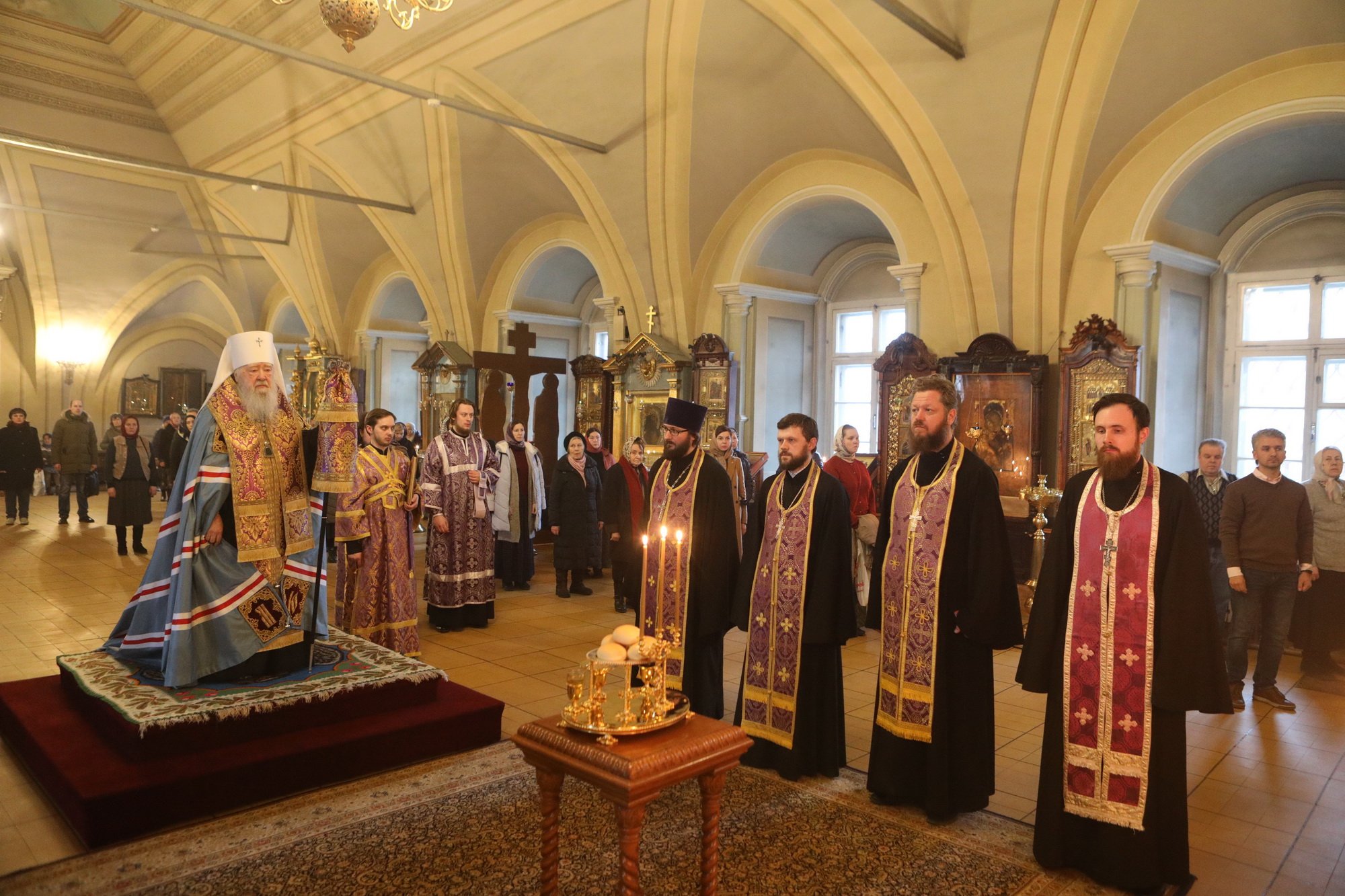 В каком храме служит. Закладка храма в Бутово митр. Лавр. Закладка храма в Бутово митр. Лавр 2004. Новодевичий монастырь СПБ 1900 год крестный ход. Церковь для глухих Новодевичий монастырь в Москве отец Павел.