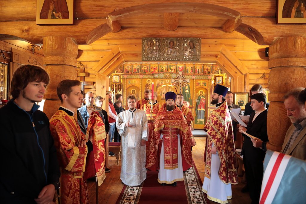 Бушарино одинцовский. Михайло-Архангельский храм Бушарино. Храм Архангела Михаила в Бушарино. Храм в Бушарино Одинцовский район. Усадьба Бушарино Звенигород.