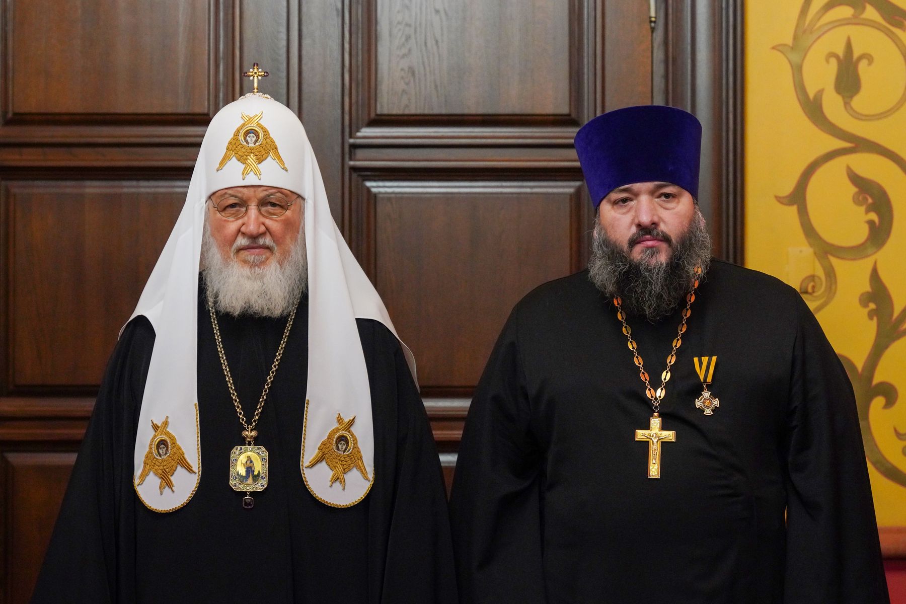 Патриарх Кирилл наградил папского капеллана
